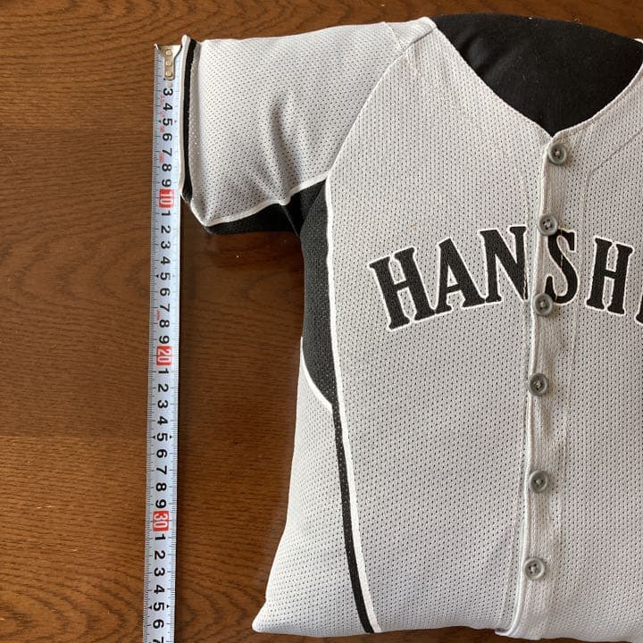 阪神タイガース　ホーム&ビジター・ユニフォーム型クッション（直筆サイン入り）