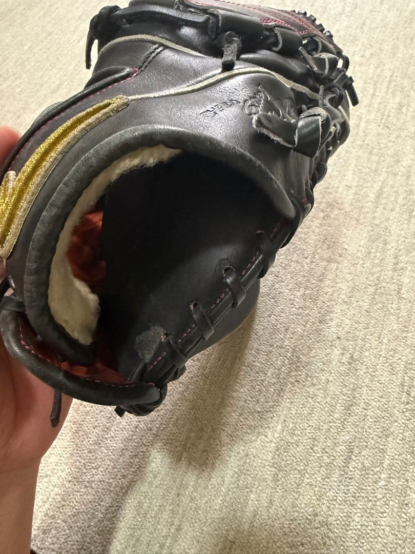 Nike 硬式グローブ 黒/赤/金