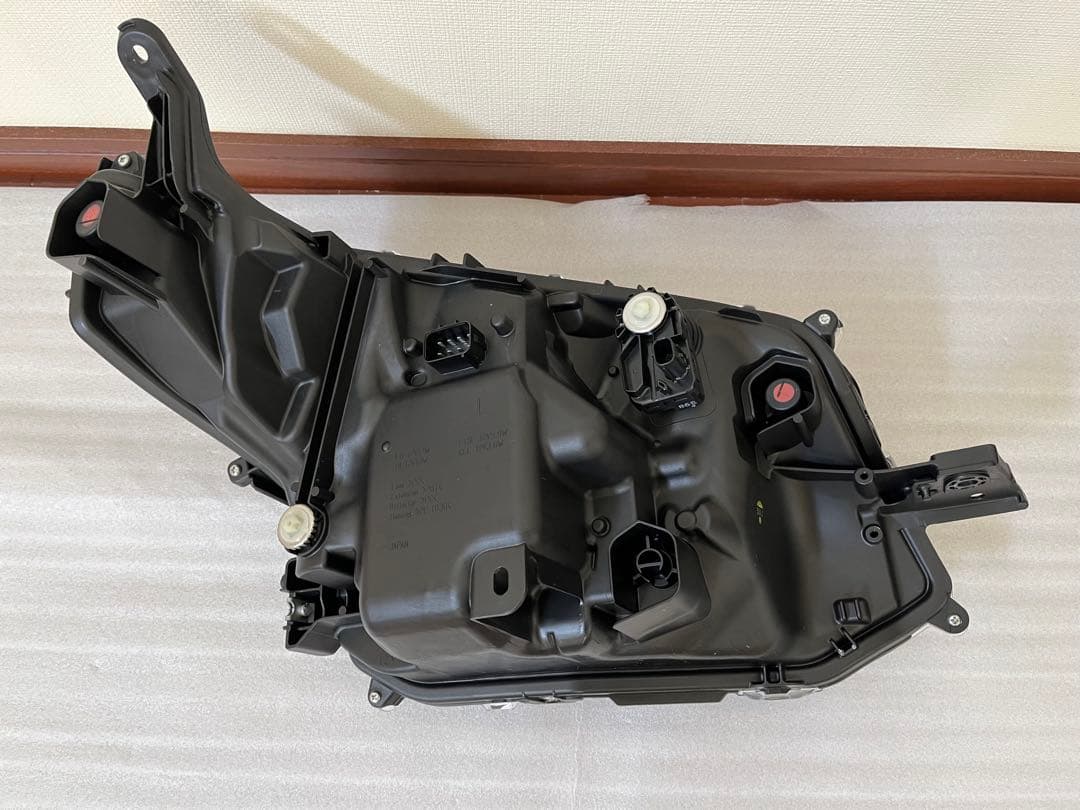 美品　ダイハツ　ムーヴ　LA860S　左ヘッドランプ　ヘッドライト