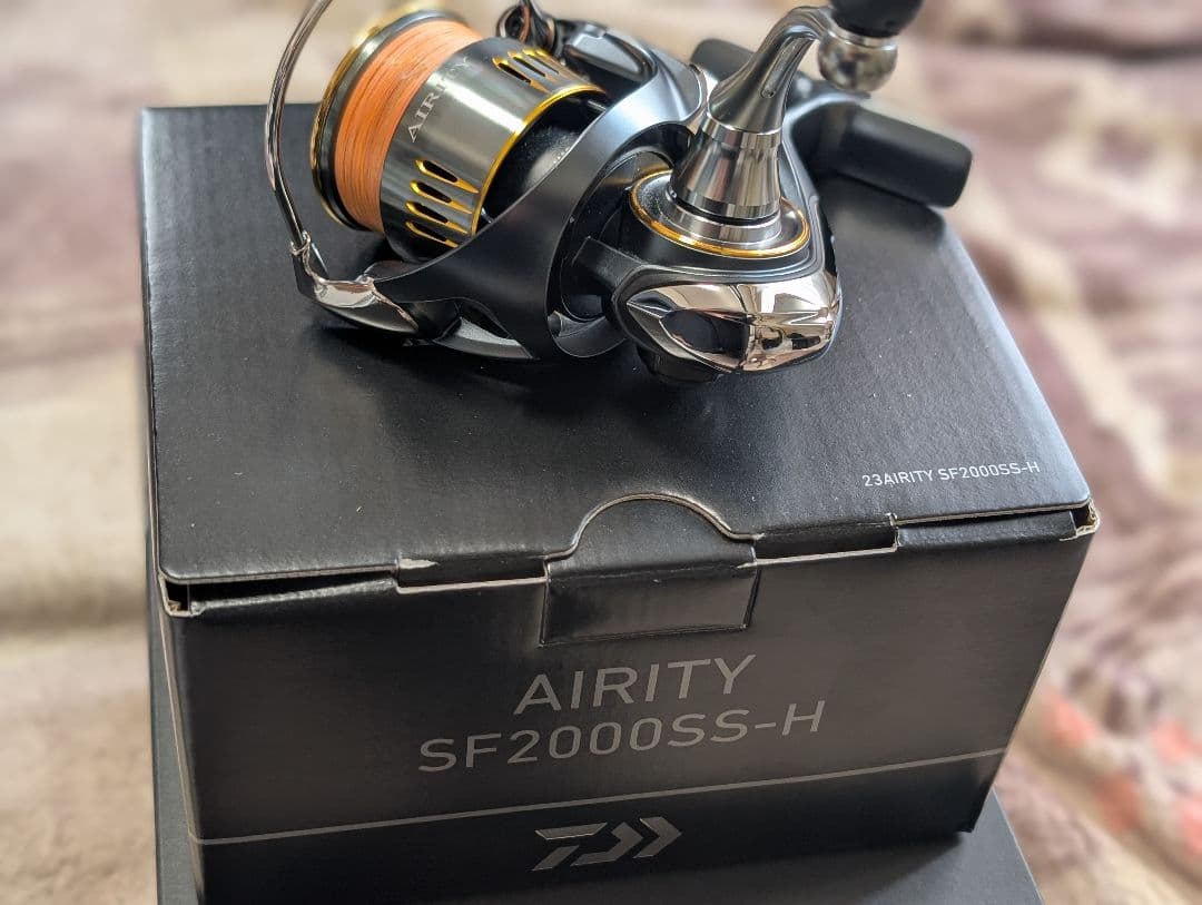 【美品】ダイワ AIRITY SF2000SS-H リール新品ノブ付き