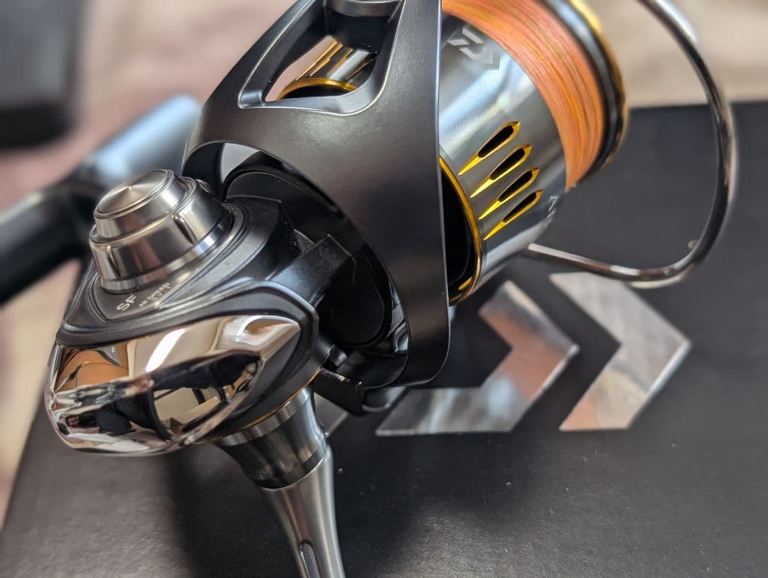 【美品】ダイワ AIRITY SF2000SS-H リール新品ノブ付き