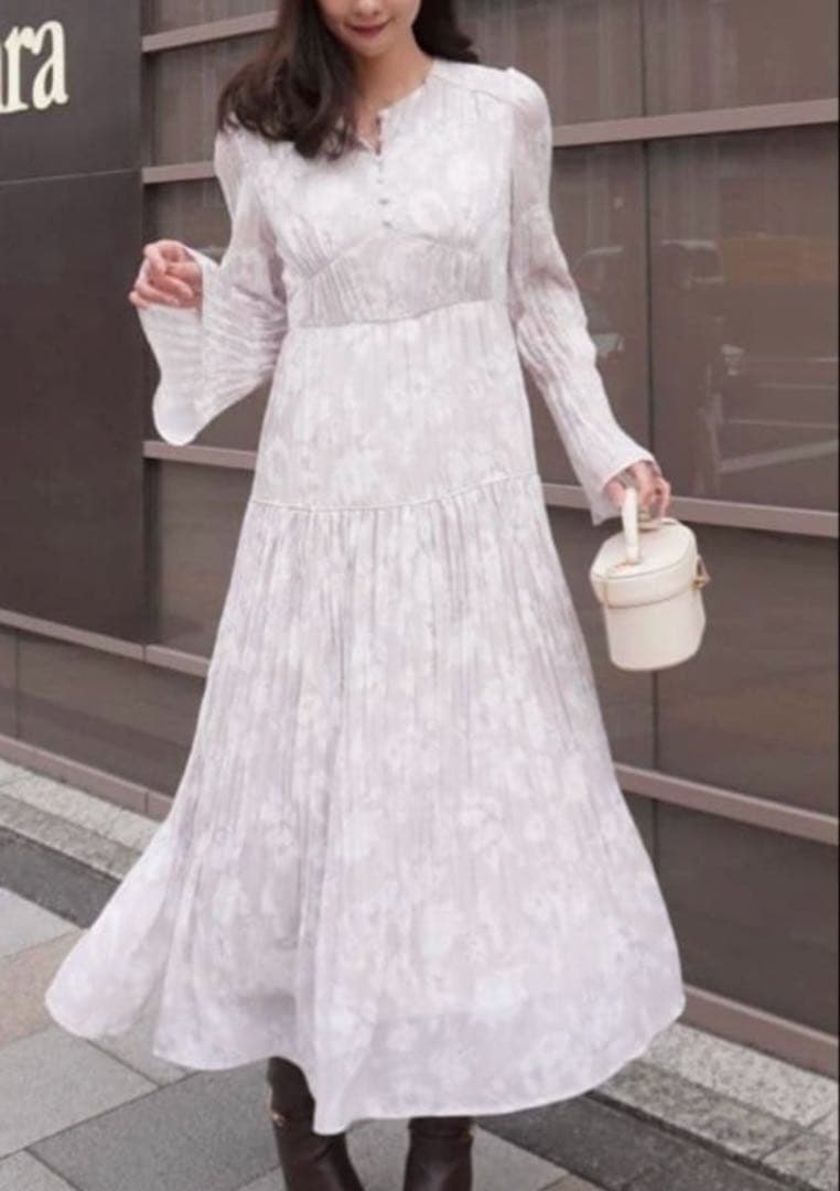 herlipto Tiered Floral Pleated Dress ピンク