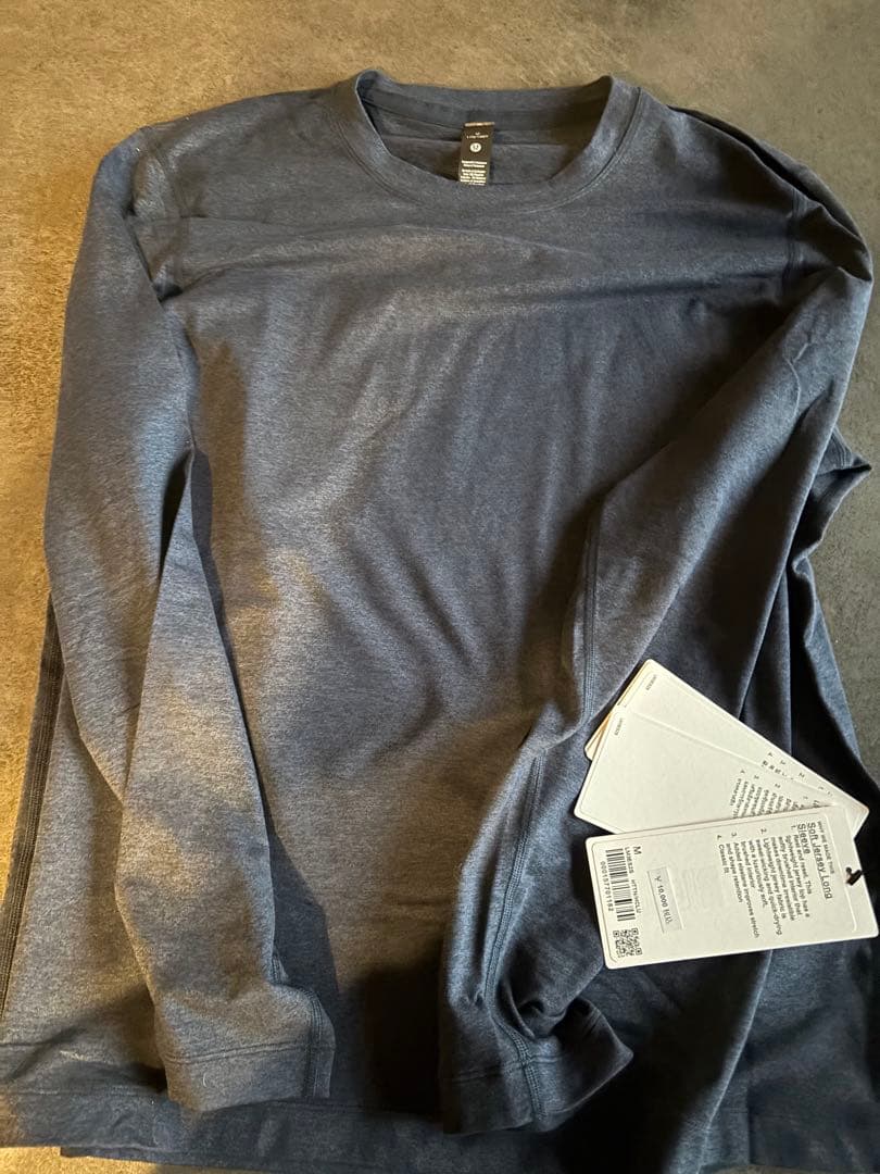 【新品】ルルレモン　長袖　ウェア　メンズ　Mサイズ
