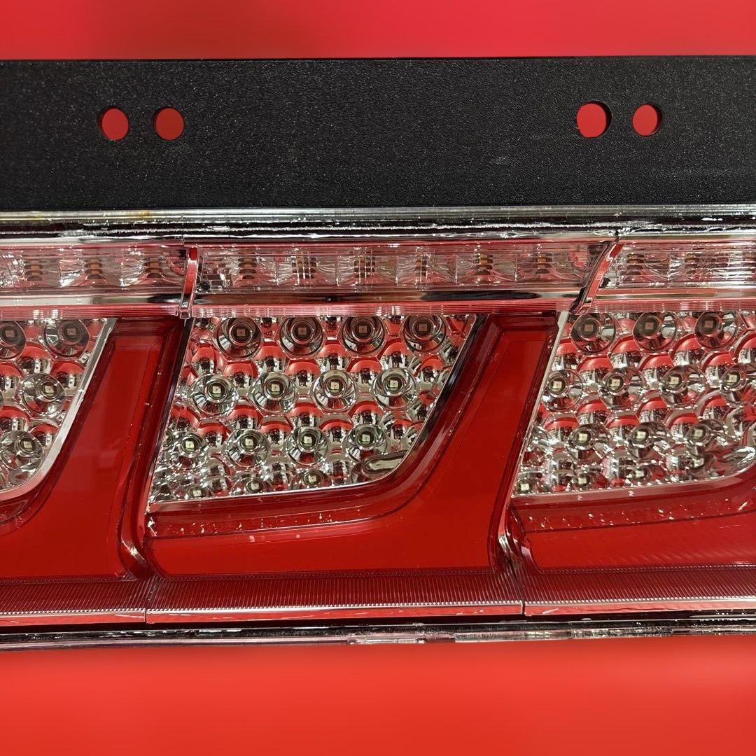 No.39 小糸　トラック用 4t 10t シーケンシャル（運転側）右Ｒ