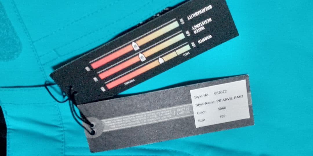 オニール　アクア　ターコイズ スノーボードパンツ 女性用　60 新品　タグ付