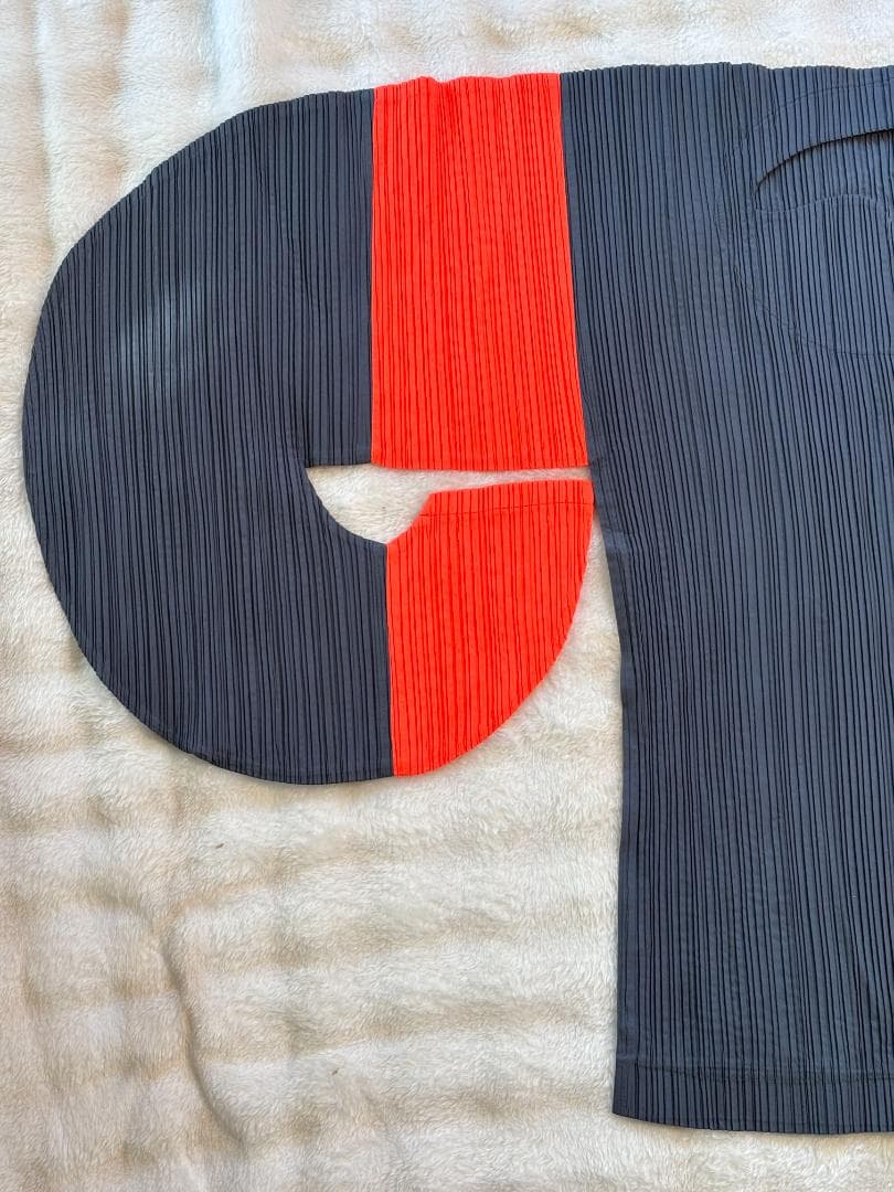 [超希少] ISSEY MIYAKE 平面二次元 変形 グレーボーダープリーツ