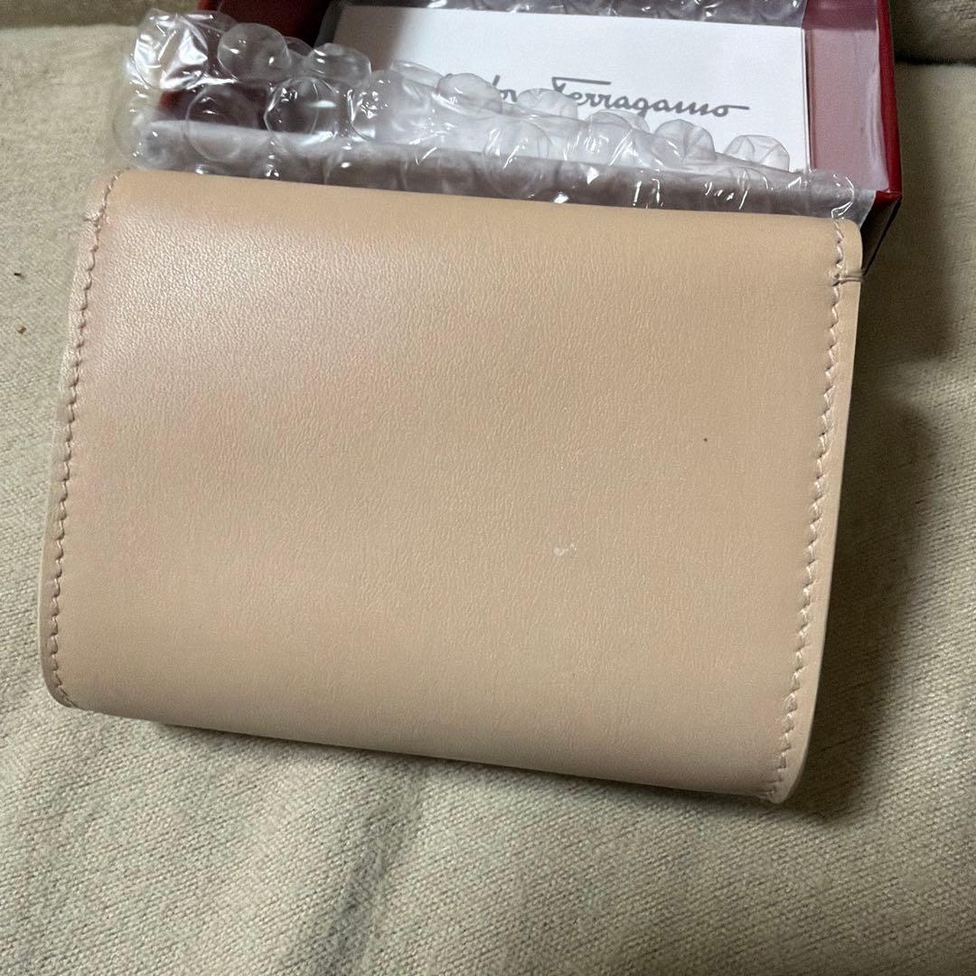 Salvatore Ferragamo ベージュキーリングポーチ