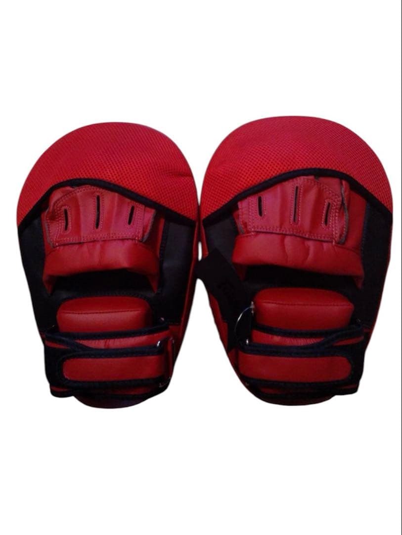 FAIRTEX湾曲パンチングミット FMV-13 黒＆赤 合革