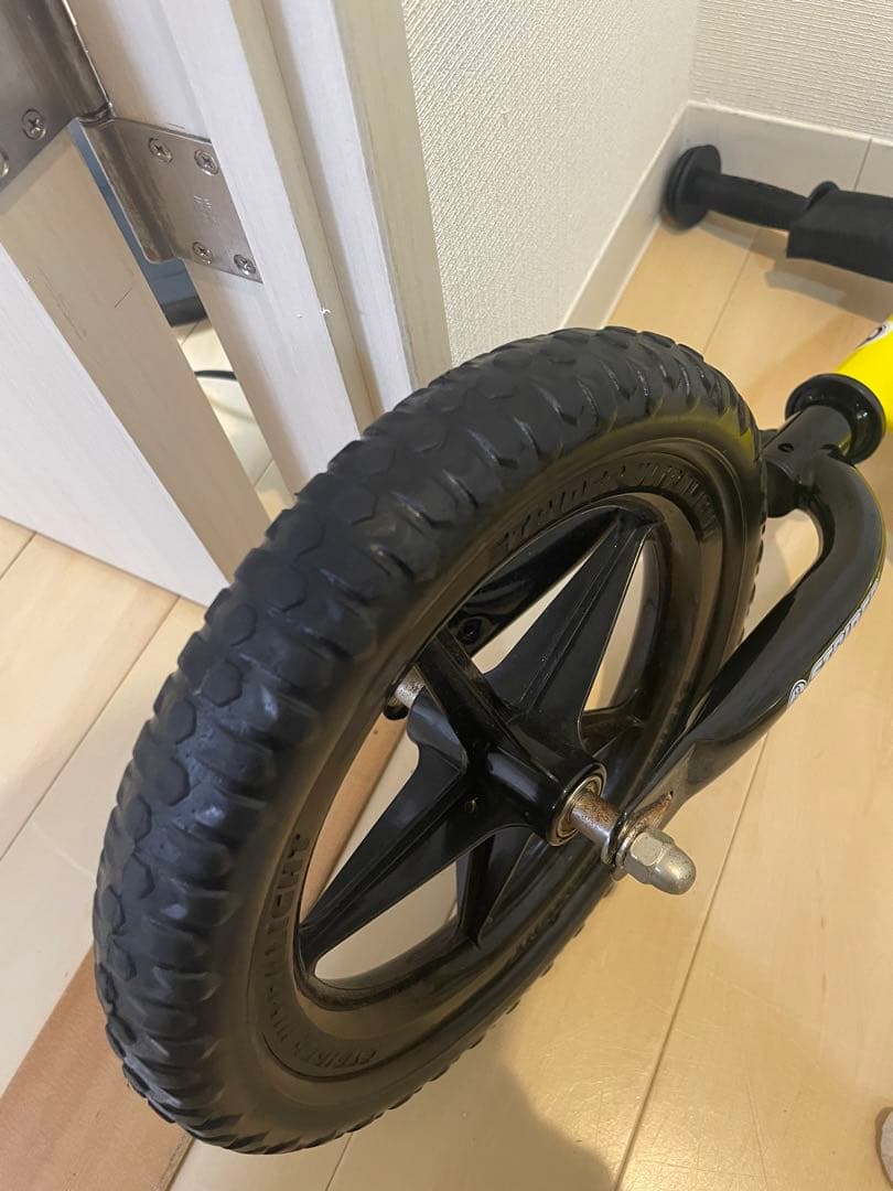 ストライダー　イエロー