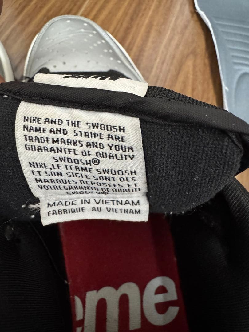 Nike x supreme SB Dunk Low Pro シルバー/ブラック