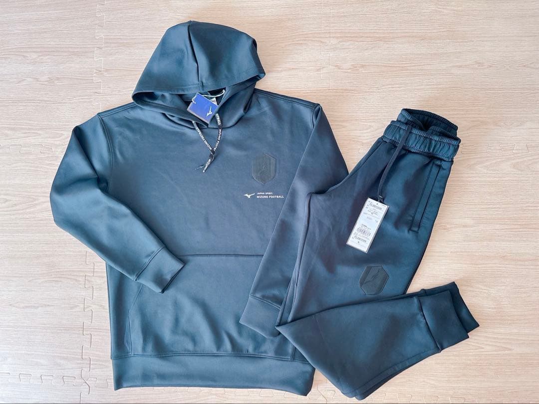 【激レア新品未使用】名古屋グランパス　トレーニングウェア　ミズノフットボール