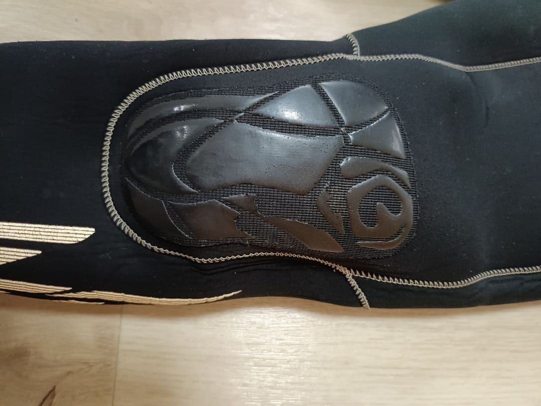 BEWET ビーウェット　セミドライ　ウエットスーツ　裏起毛　ネックエントリー