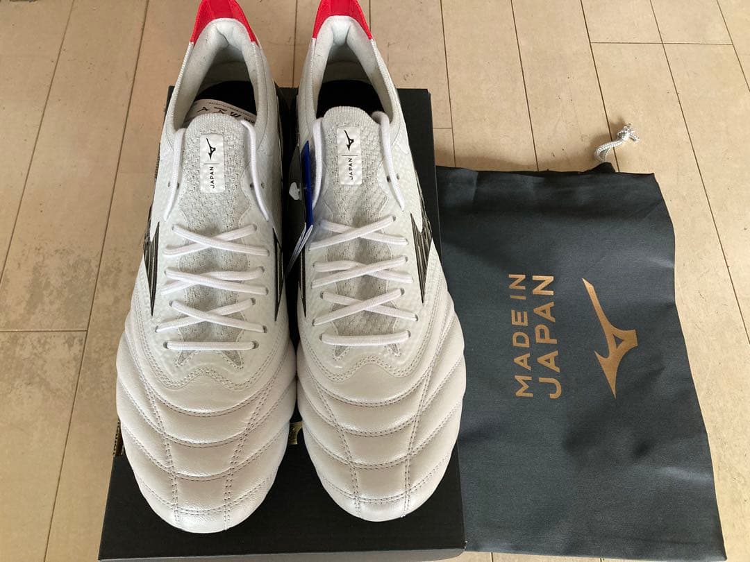 モレリアネオ4βジャパン　白　26.5㎝　新品。