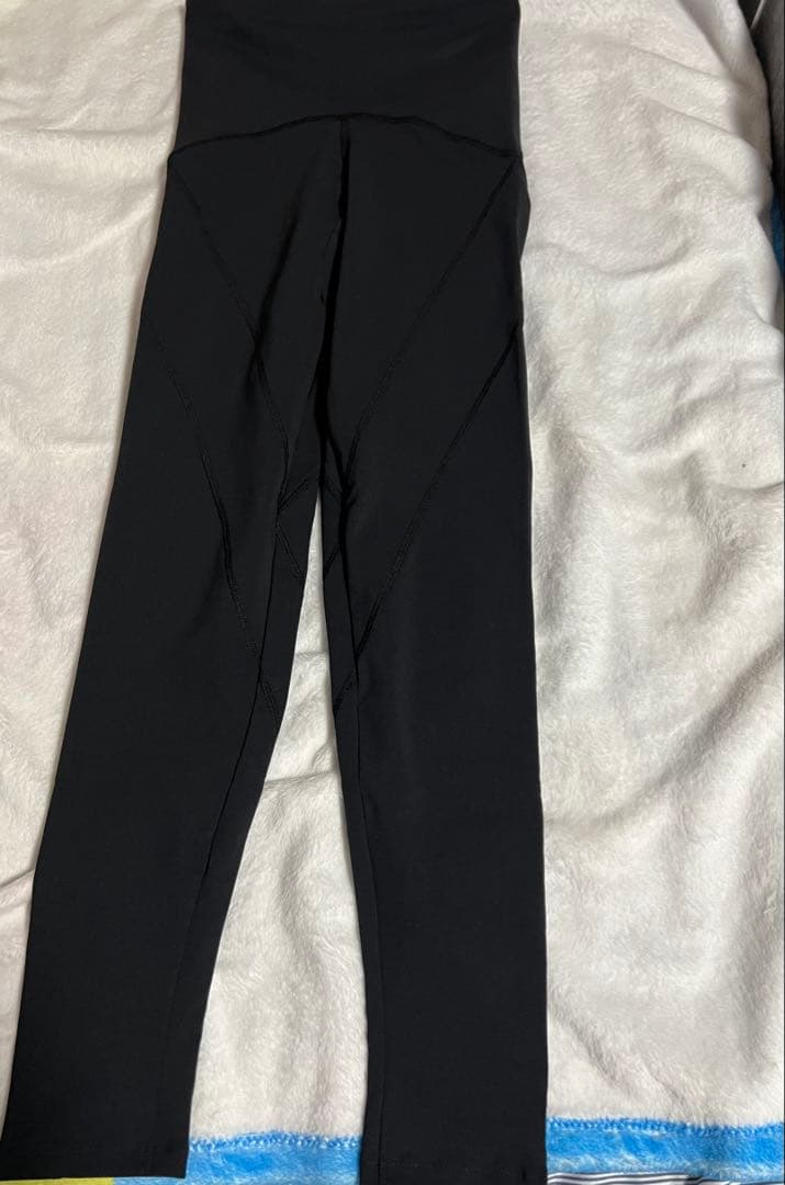 ピラティスウェア上下セット＋靴下2組＋ハンドタオル＋水素水バッグ