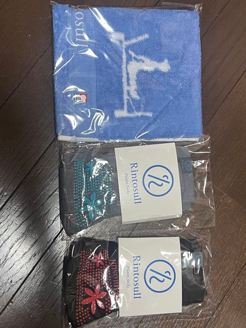 ピラティスウェア上下セット＋靴下2組＋ハンドタオル＋水素水バッグ