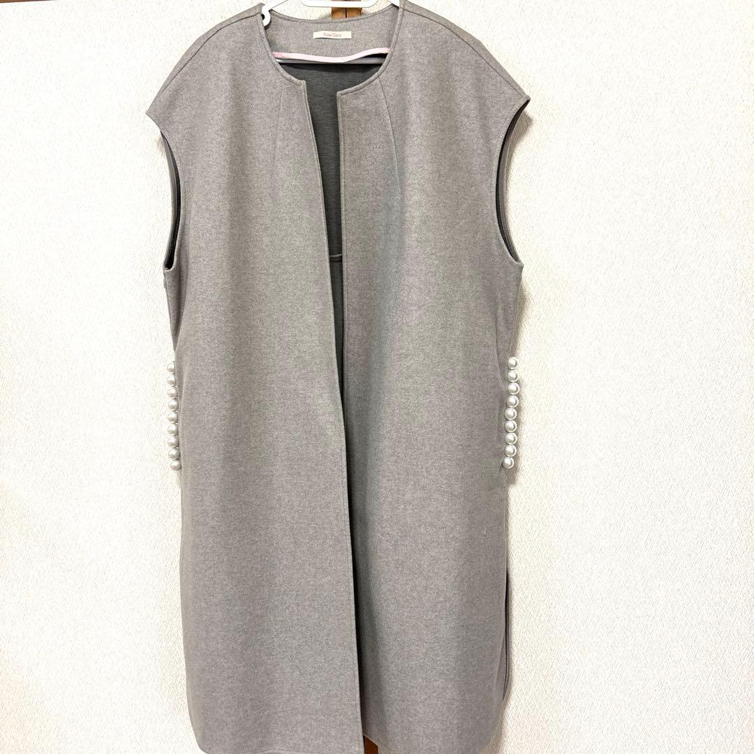 ローズティアラ　新品未使用　バックフリルジレ