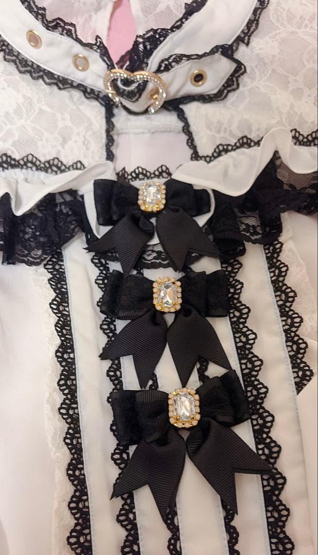 LIZLISA 3つリボンハートチョーカーブラウス 長袖 ホワイト