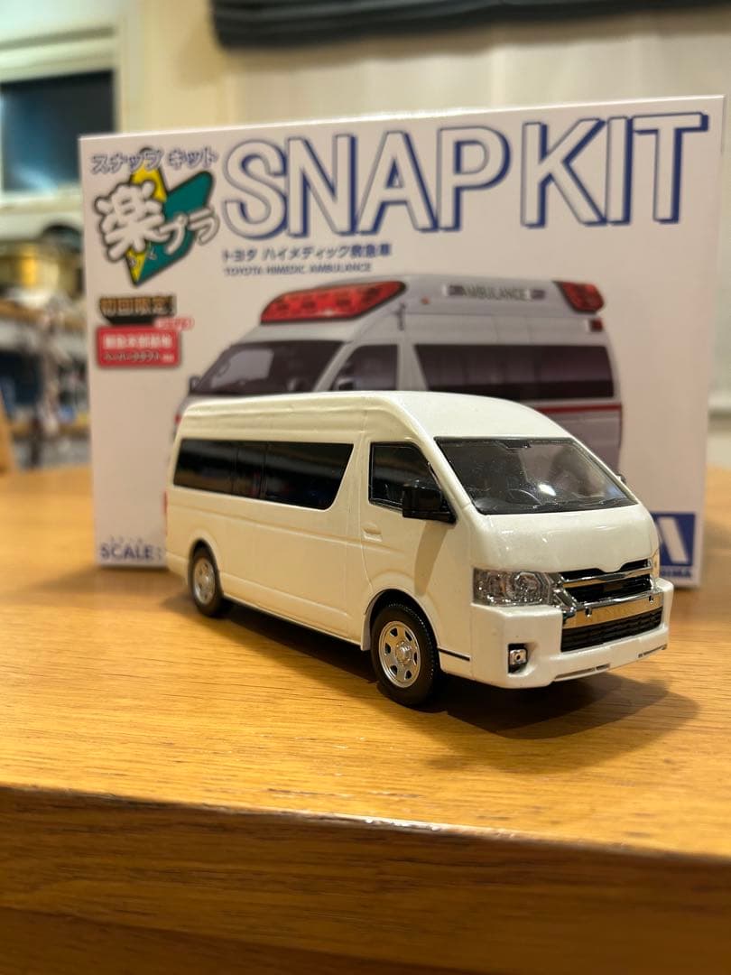 のんちゃん　トヨタ ハイエース 救急車 1/43 スナップキット