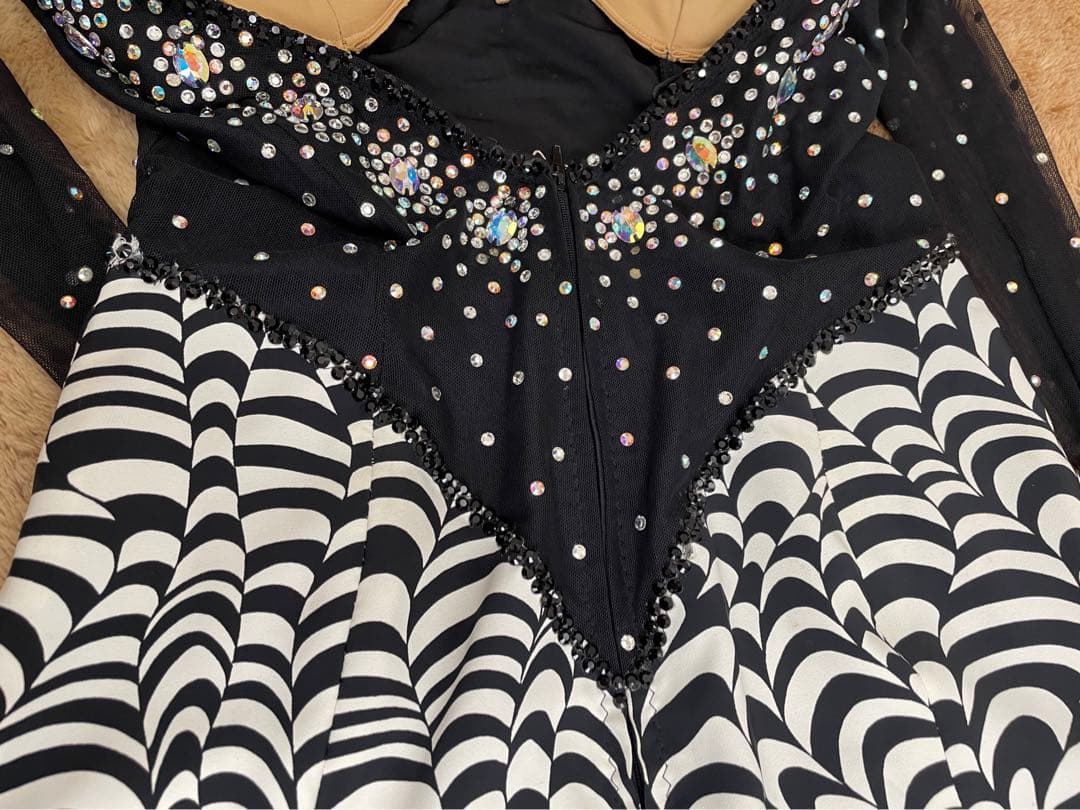 社交ダンス　ドレス　ストーン　ビジュー　黒　白　ゼブラ　Ｌサイズ