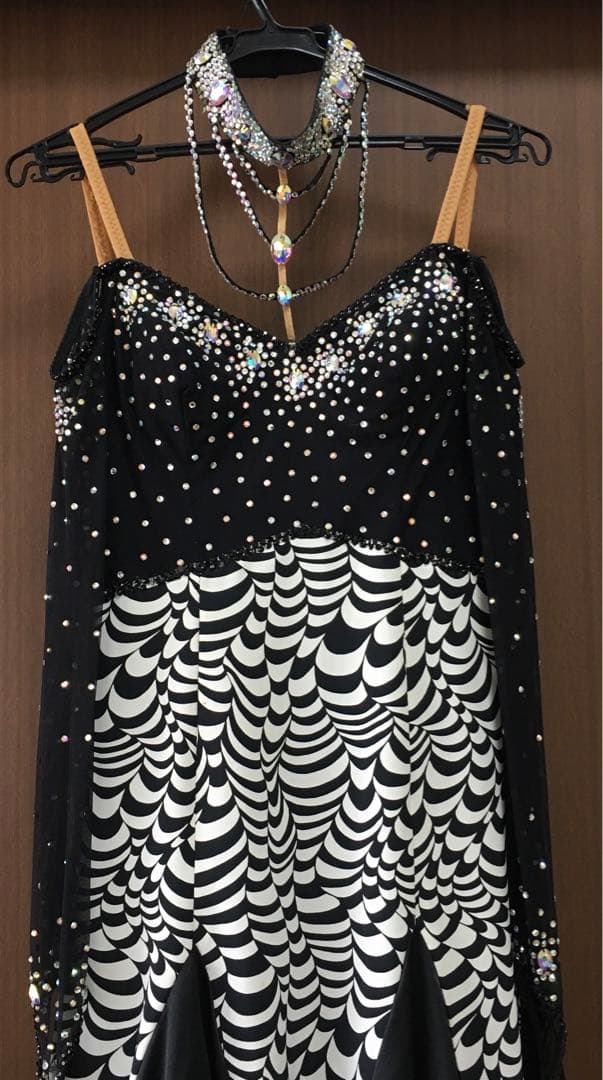 社交ダンス　ドレス　ストーン　ビジュー　黒　白　ゼブラ　Ｌサイズ