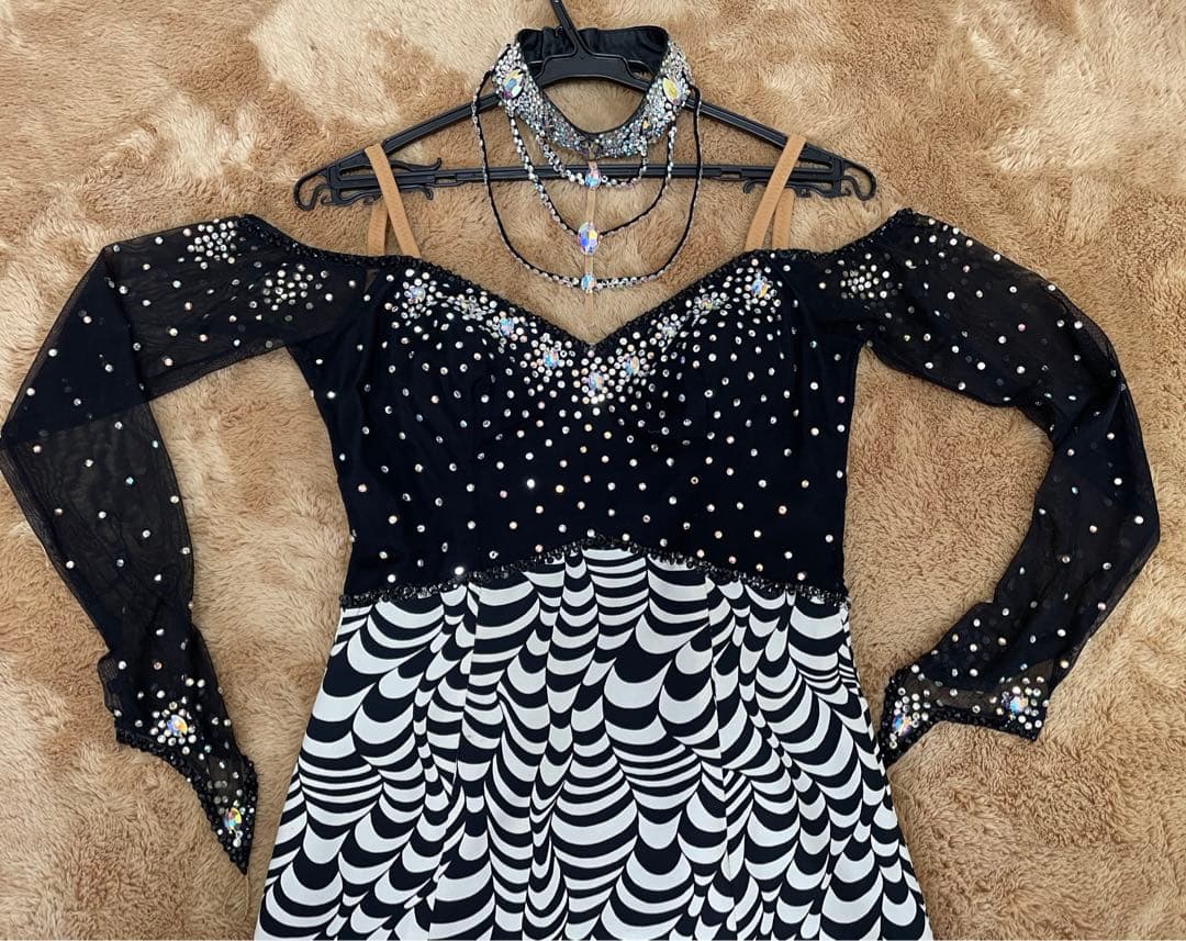 社交ダンス　ドレス　ストーン　ビジュー　黒　白　ゼブラ　Ｌサイズ
