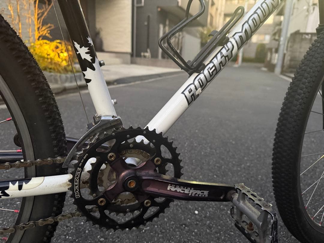 カナダ製　ロッキーマウンテンバイク ブリザードST3　タイヤ新品