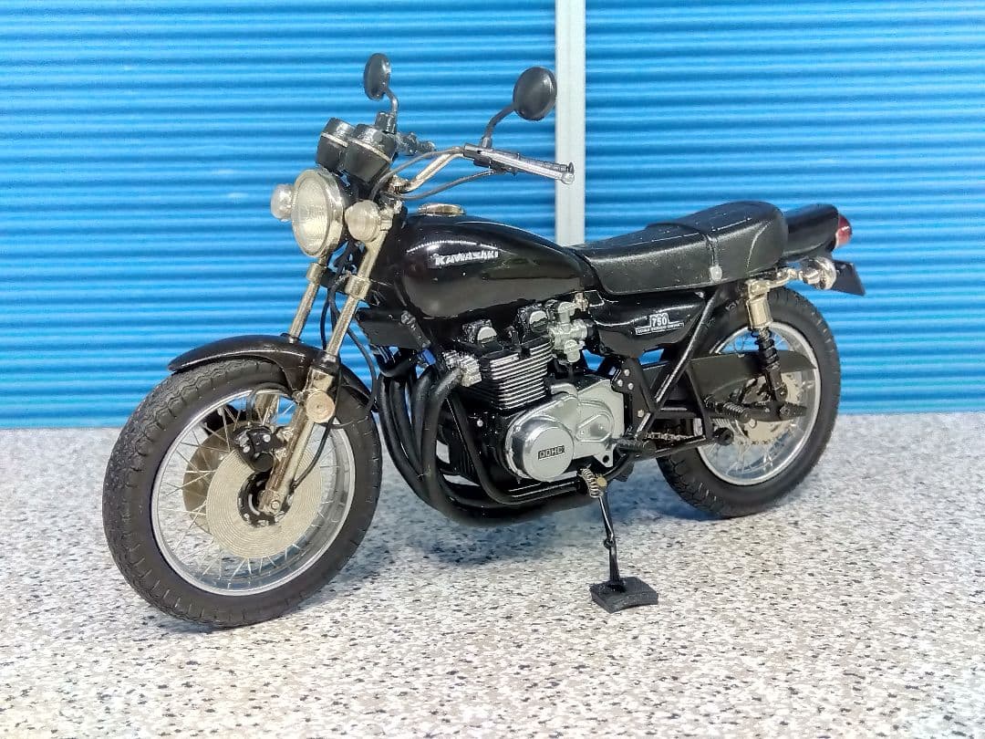 ミニカー1/18 マルサン鉄馬 KAWASAKI ZⅡ カスタム 黒豆仕様