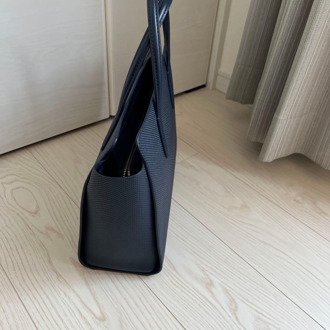 値下げしました！LACOSTE ネイビー バッグ 収納袋付き