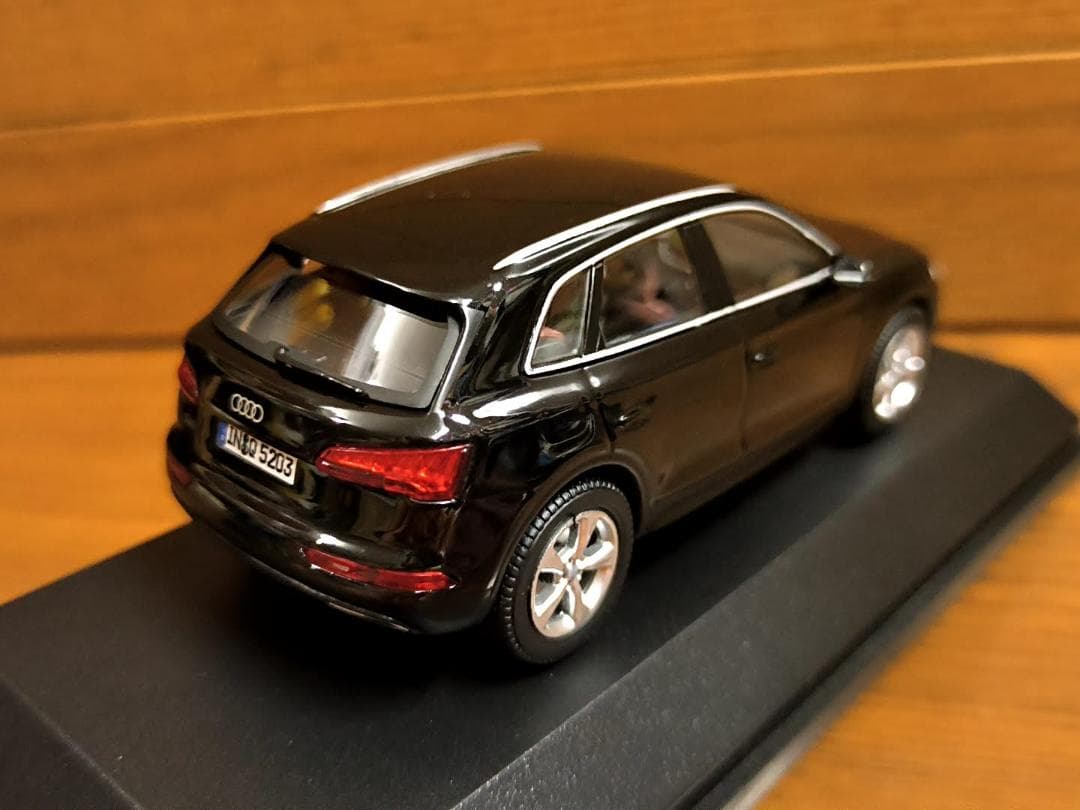 アウディ特注 Audi collection 1/43 Audi Q5ミニカー