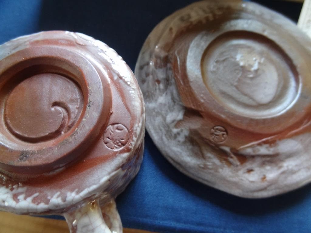 楽山焼　細密天神蟹彫　コーヒカップ＆ソーサー　共箱　水月焼　二六焼