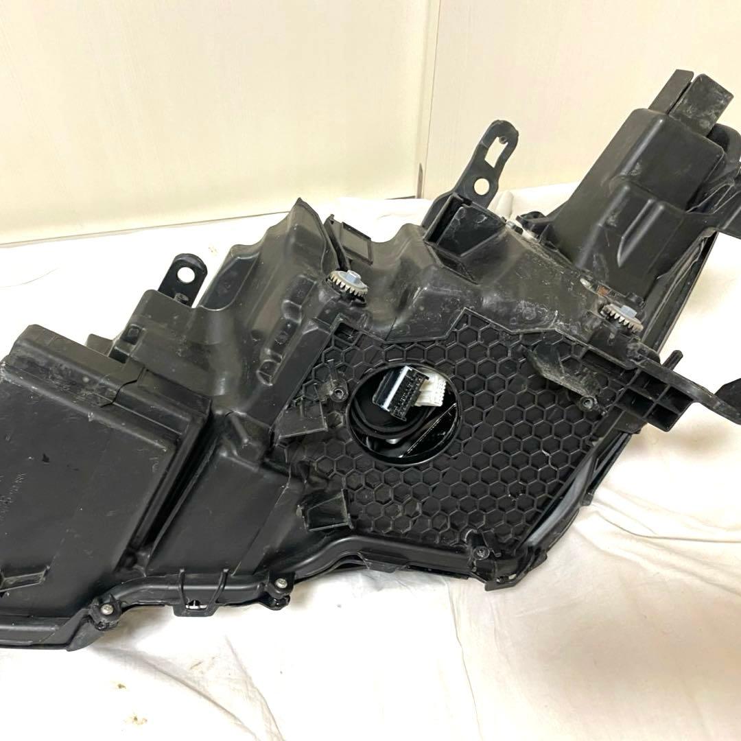 220系クラウン　右ヘッドライト　KOITO30-452 中古