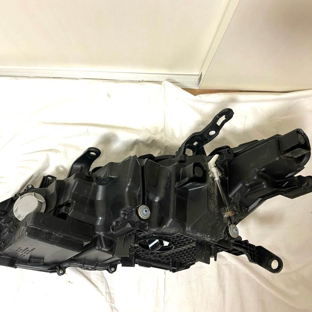 220系クラウン　右ヘッドライト　KOITO30-452 中古