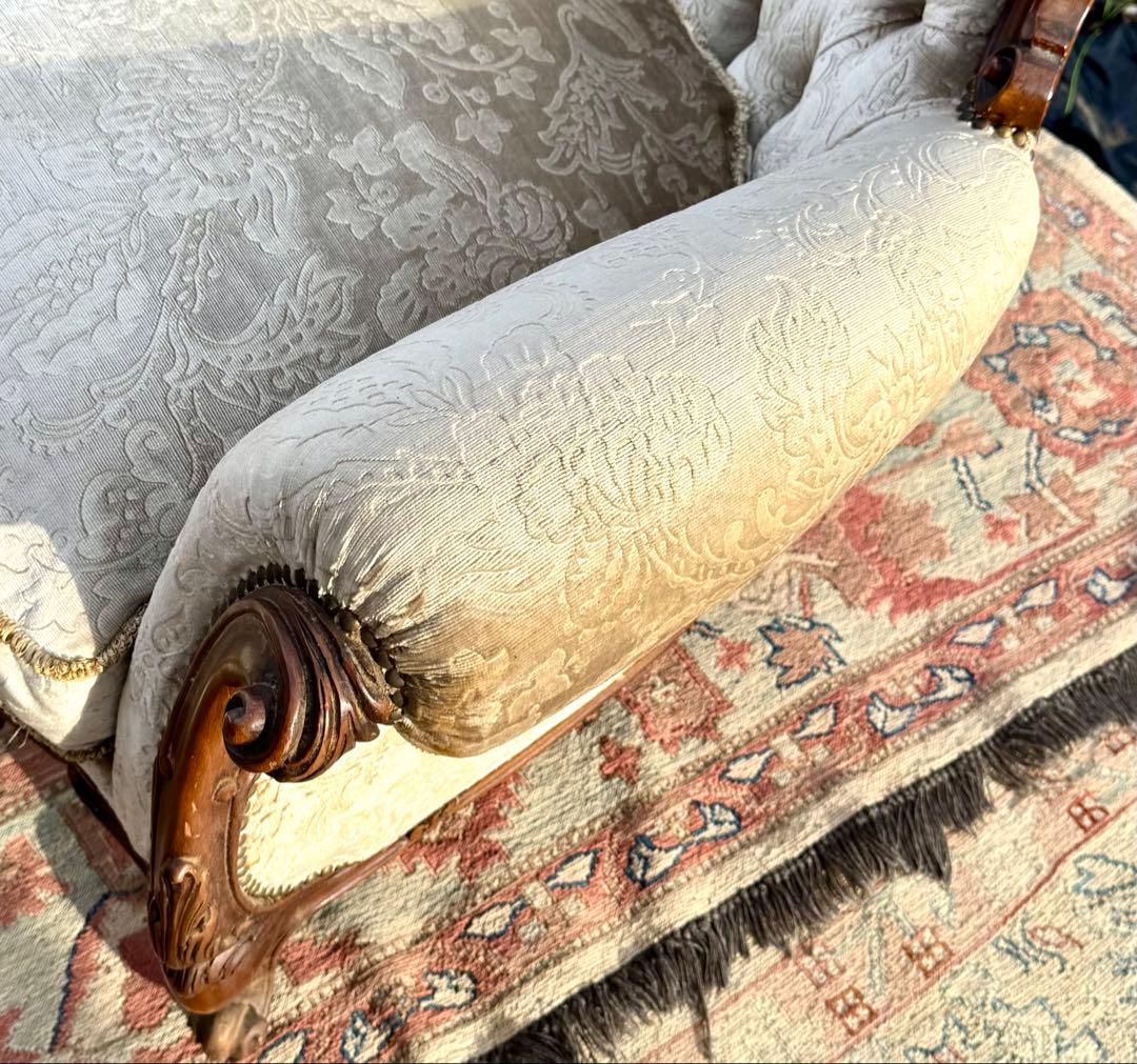 一目で恋に落ちる曲線美 イタリアロココ様式 3人掛けソファ 彫刻装飾 約120万