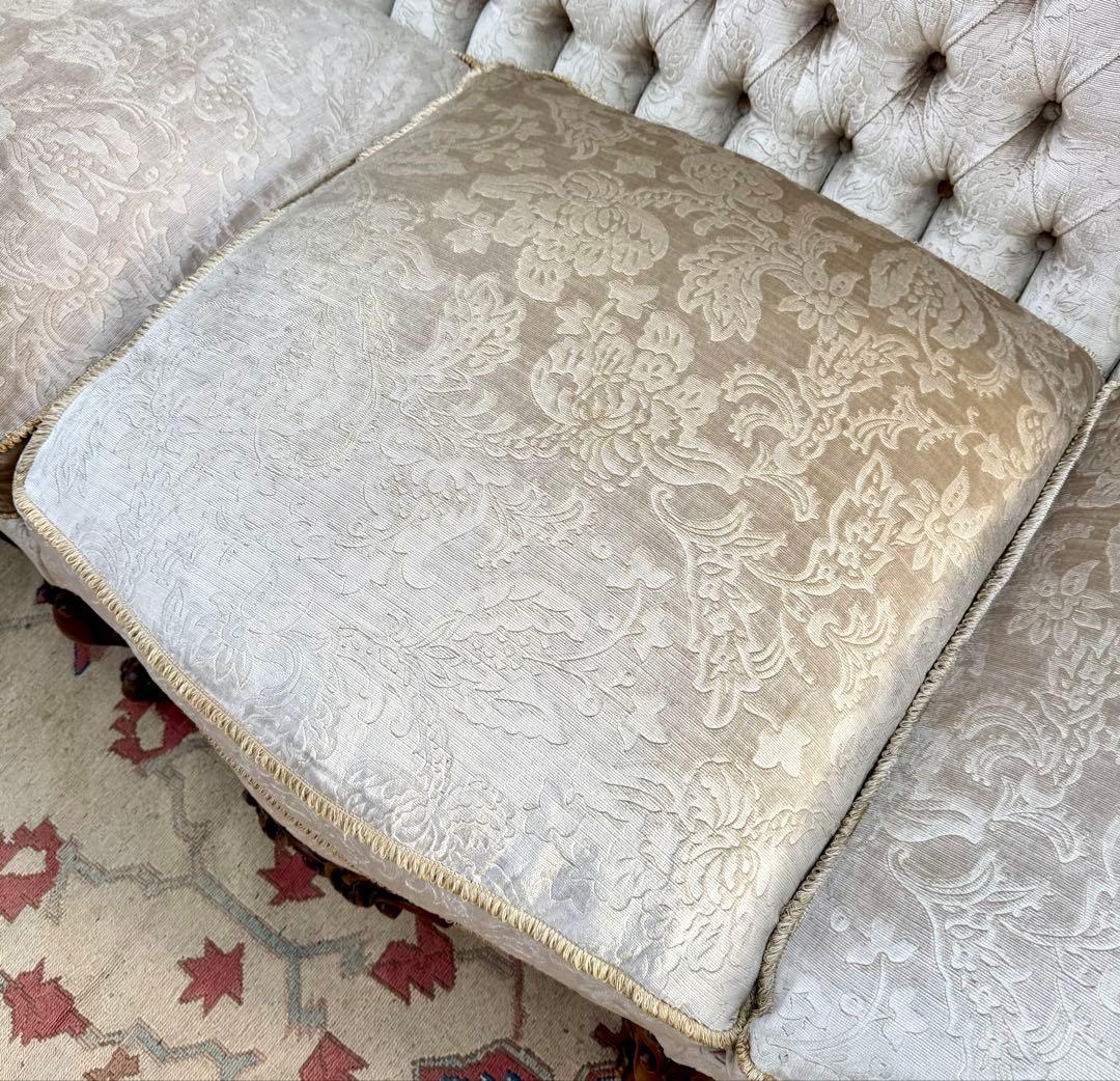 一目で恋に落ちる曲線美 イタリアロココ様式 3人掛けソファ 彫刻装飾 約120万