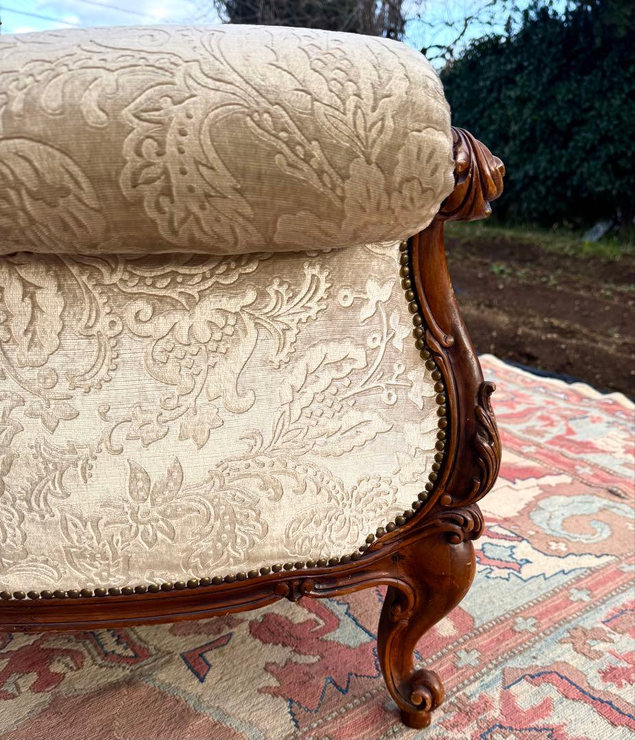 一目で恋に落ちる曲線美 イタリアロココ様式 3人掛けソファ 彫刻装飾 約120万