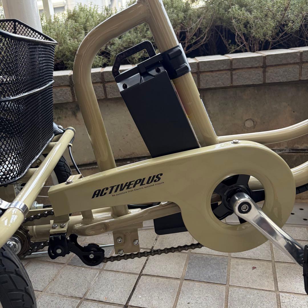 未使用　試乗のみ　ノーパンクタイヤ　電動 アシスト 三輪自転車　ベージュ