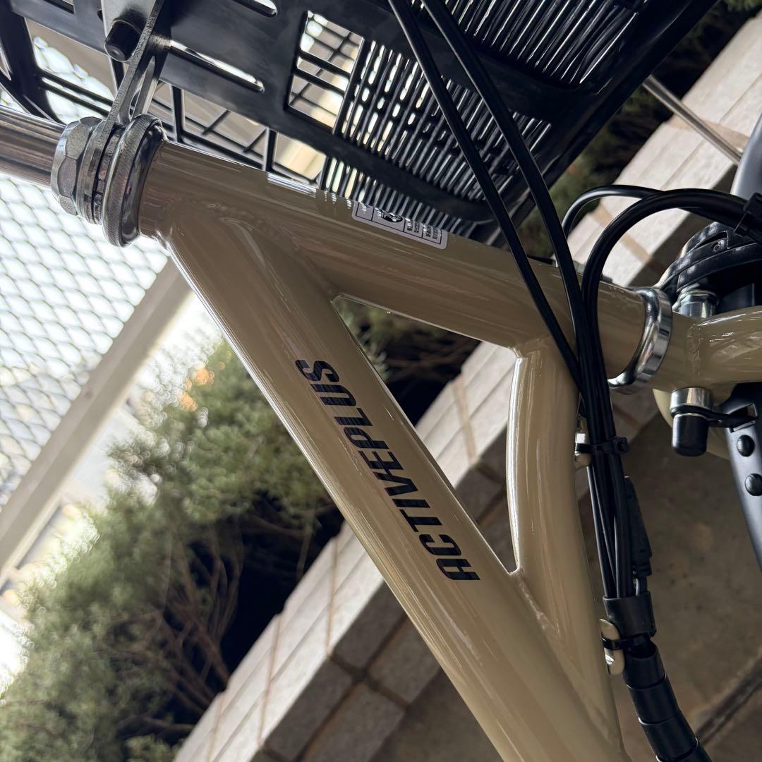 未使用　試乗のみ　ノーパンクタイヤ　電動 アシスト 三輪自転車　ベージュ