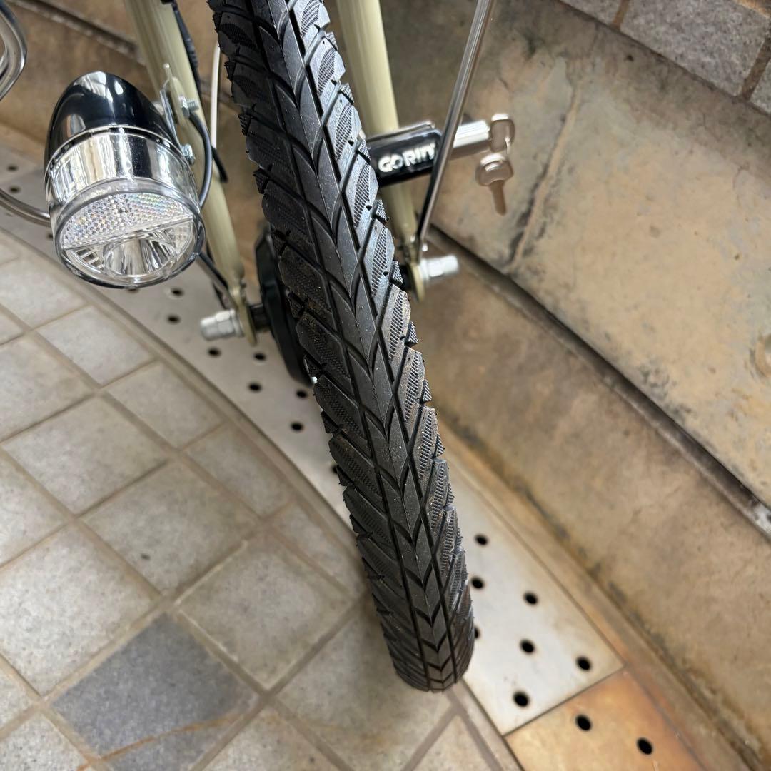 未使用　試乗のみ　ノーパンクタイヤ　電動 アシスト 三輪自転車　ベージュ