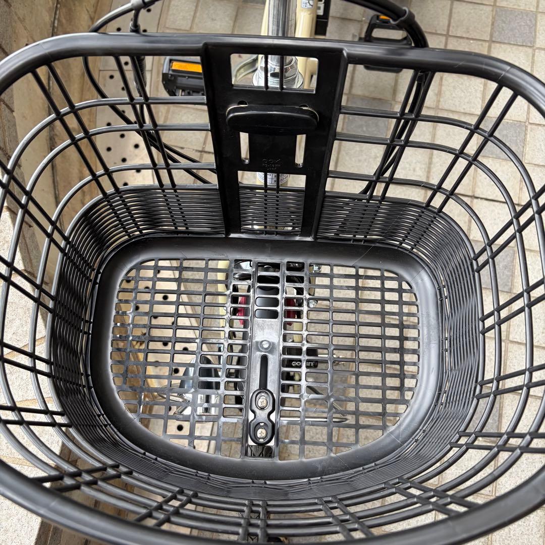 未使用　試乗のみ　ノーパンクタイヤ　電動 アシスト 三輪自転車　ベージュ