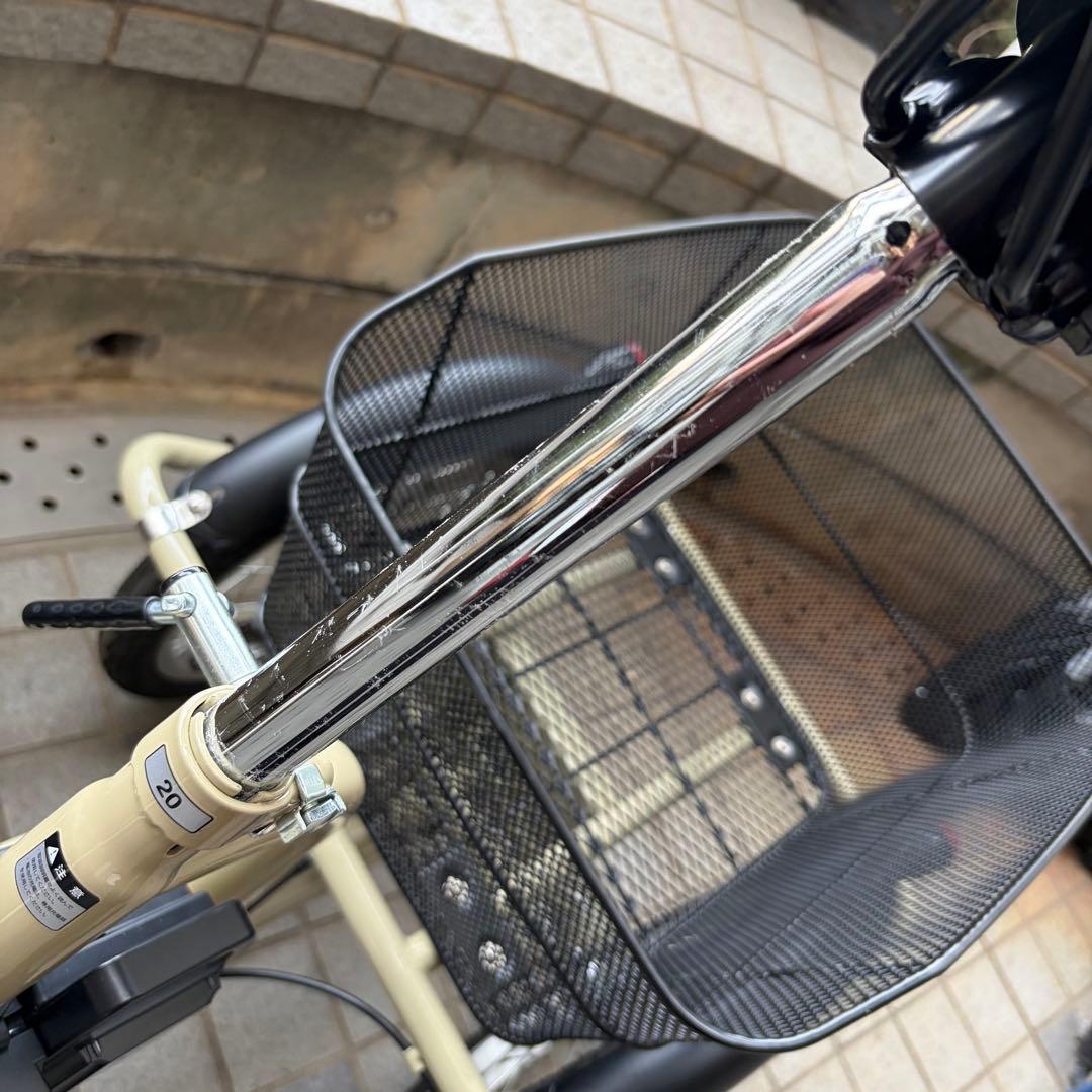 未使用　試乗のみ　ノーパンクタイヤ　電動 アシスト 三輪自転車　ベージュ