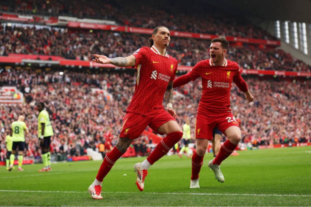 リバプールDARWINヌニェス9番 直筆サイン入ユニフォーム【鑑定書/額装付き】