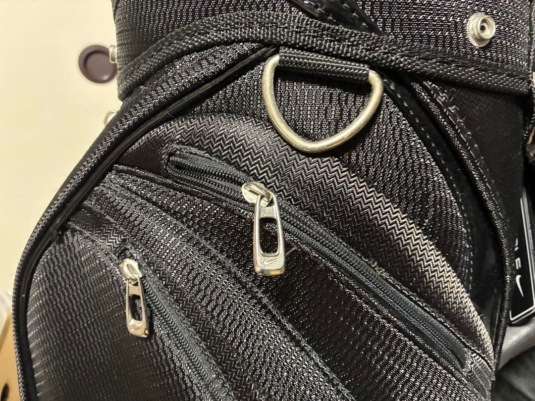 NIKEキャディバッグ　インパクト大のブラック！