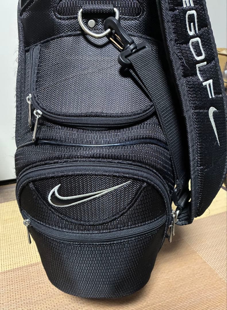 NIKEキャディバッグ　インパクト大のブラック！