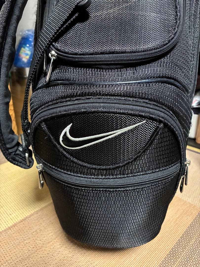 NIKEキャディバッグ　インパクト大のブラック！