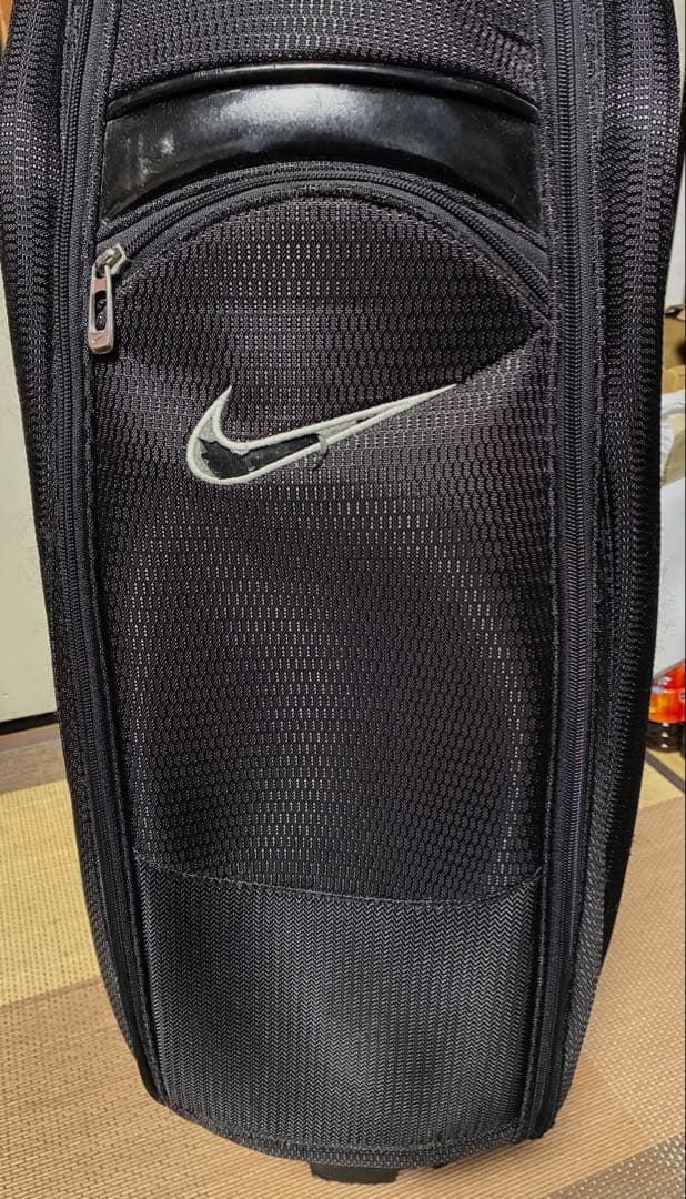 NIKEキャディバッグ　インパクト大のブラック！