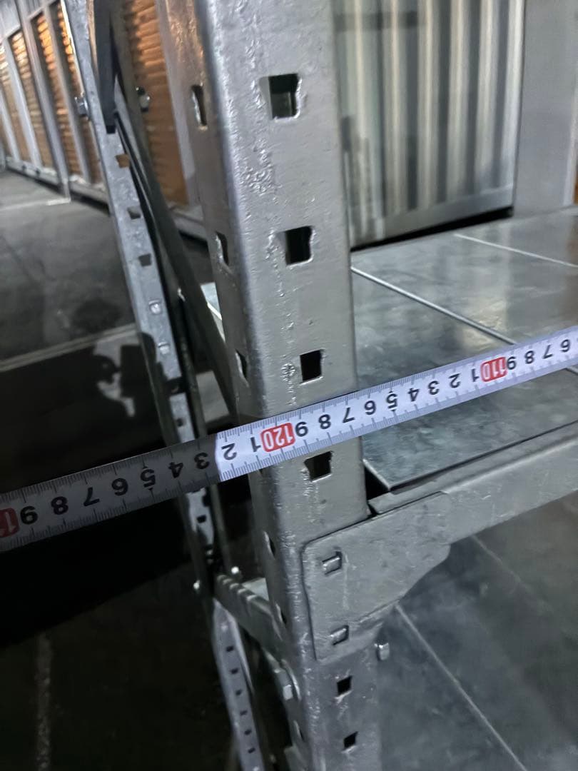 LSISTEM（メタルシステム）製の4段スチールラックです。﻿