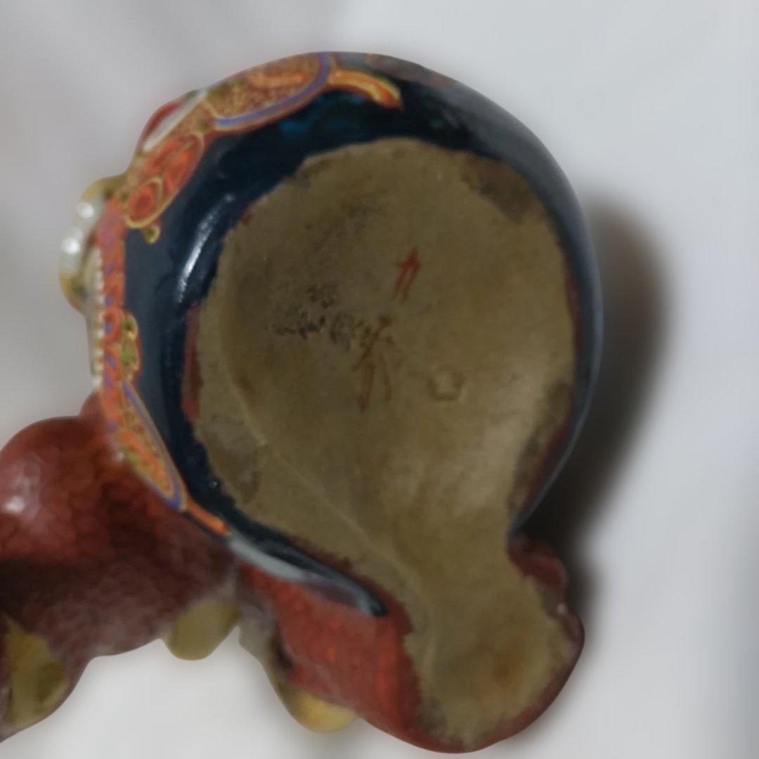 九谷焼　剣獅子８号　房付き 刀をくわえた獅子が玉に乗った