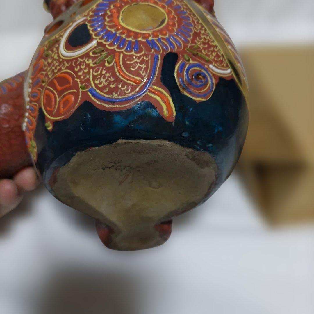 九谷焼　剣獅子８号　房付き 刀をくわえた獅子が玉に乗った