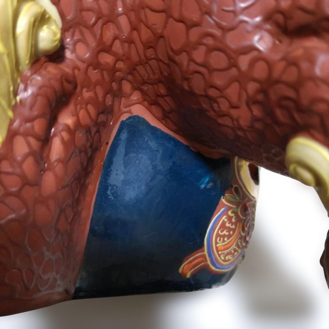 九谷焼　剣獅子８号　房付き 刀をくわえた獅子が玉に乗った