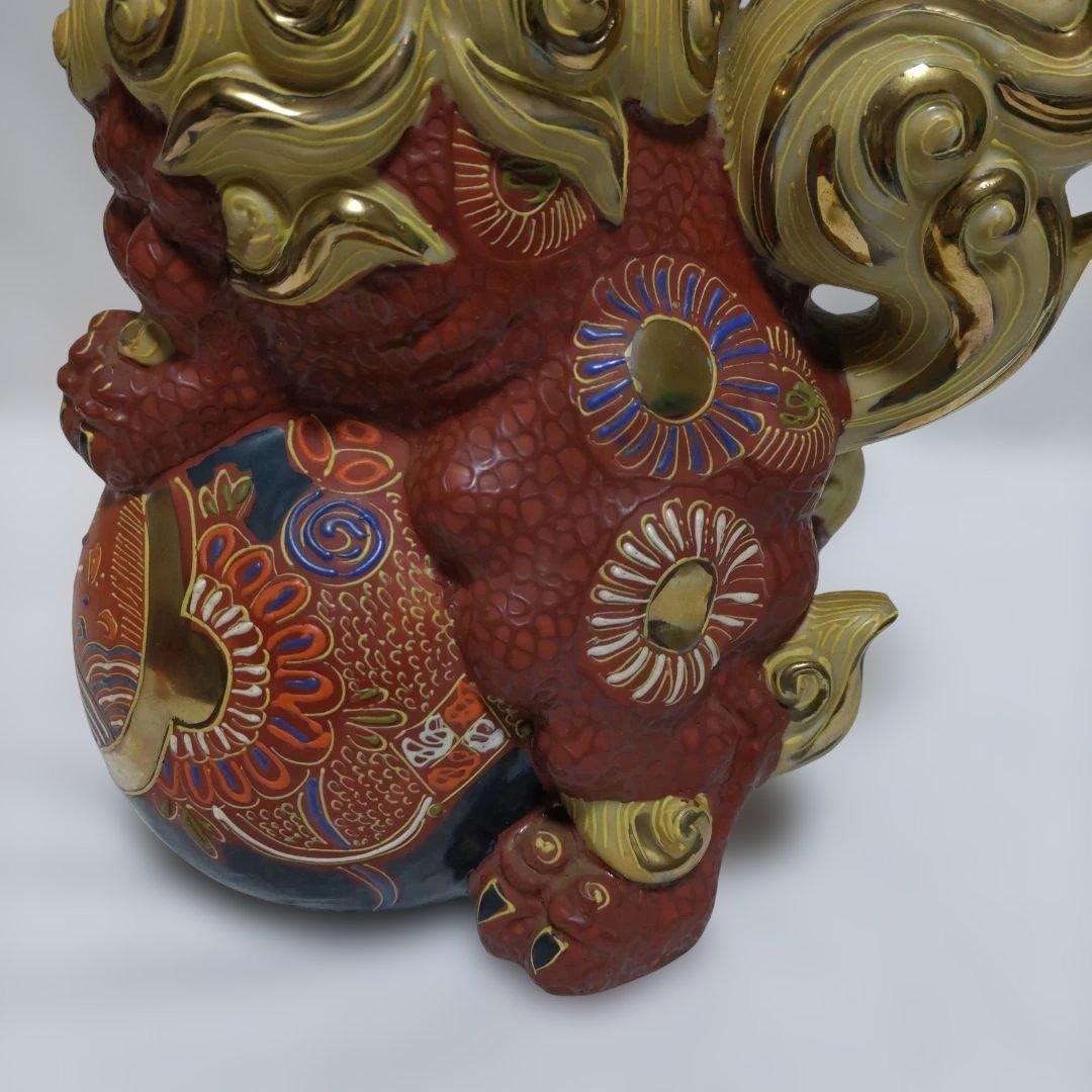 九谷焼　剣獅子８号　房付き 刀をくわえた獅子が玉に乗った